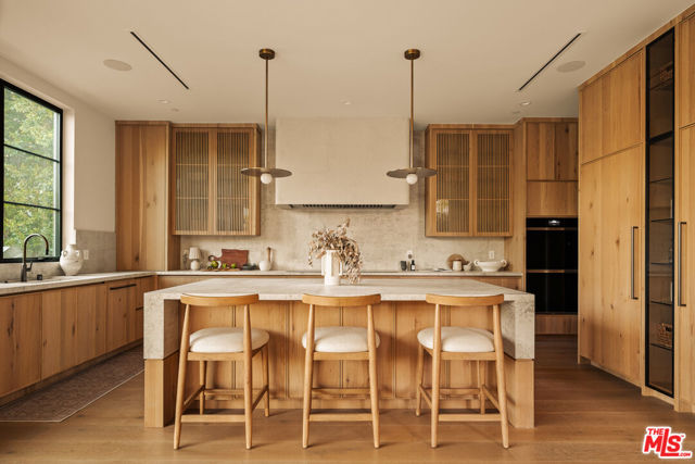 11556 Blix Street, Valley Village CA: https://media.crmls.org/mediaz/03ce7976-23f9-4078-86fe-22c453a2c14d.jpg