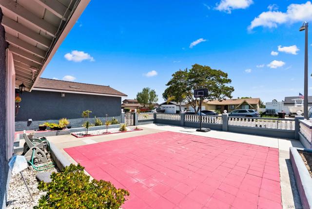 240 Ledgewood Ln, San Diego CA: https://media.crmls.org/mediaz/03ceaea1-253b-405e-a931-0253715d02aa.jpg