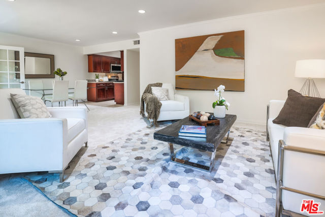 6700 Hillpark Drive, Los Angeles CA: https://media.crmls.org/mediaz/03ceca75-7fb2-4d97-ac19-5c2c21748524.jpg