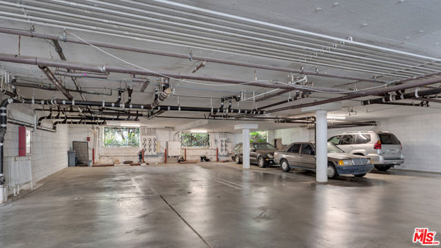 1434 Greenfield Avenue, Los Angeles CA: https://media.crmls.org/mediaz/03cecd9a-70cd-4de4-96f8-3f9bc5905607.jpg