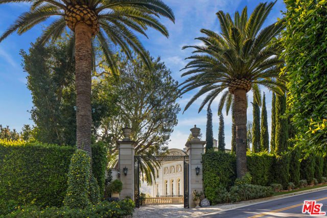 761 Bel Air Road, Los Angeles CA: https://media.crmls.org/mediaz/03cf0aa2-965f-46c3-ae0a-2eac5dba18db.jpg