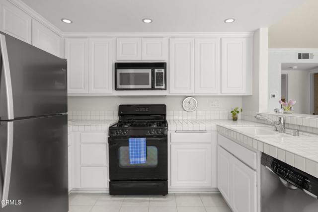 Detail Gallery Image 13 of 39 For 2467 Ridgebrook Pl, Thousand Oaks,  CA 91362 - 3 Beds | 2/1 Baths