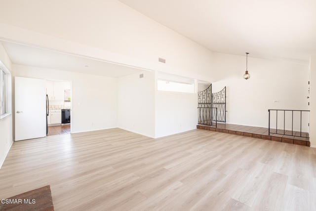 5888 E Marlies Avenue, Simi Valley CA: https://media.crmls.org/mediaz/03cf98a7-3887-480f-8bd2-c09b4c2c3c70.jpg