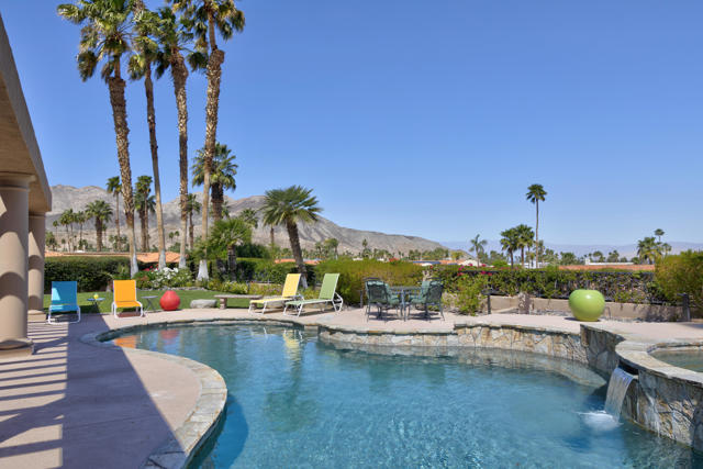 73042 Galleria Court, Palm Desert CA: https://media.crmls.org/mediaz/03d037b0-bf4f-4ffb-a9a2-5103ace039e8.jpg