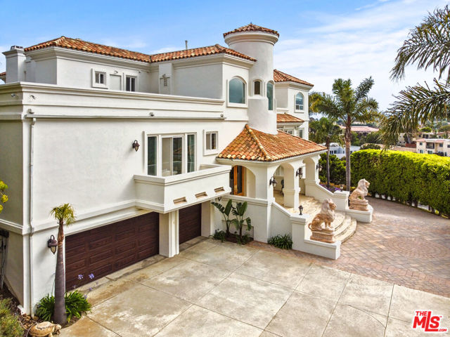 6400 Kanan Dume Road, Malibu CA: https://media.crmls.org/mediaz/03d0508a-e6bc-4f41-8069-2e7ca7e5acf0.jpg