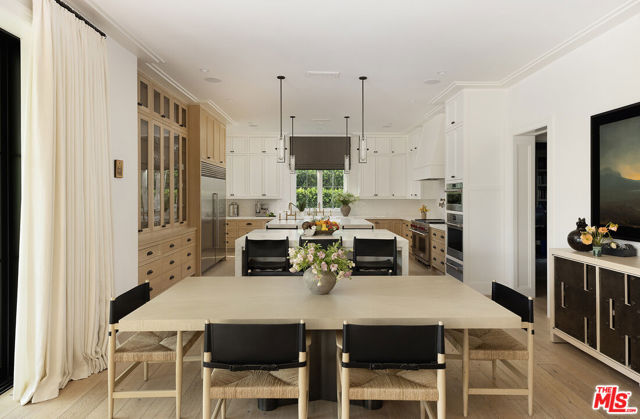 1628 Georgina Avenue, Santa Monica CA: https://media.crmls.org/mediaz/03d08d28-a13d-4690-a0de-4b4e424852bd.jpg