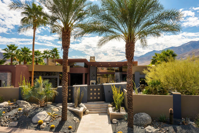 335 Patel Place, Palm Springs CA: https://media.crmls.org/mediaz/03d0f919-00a9-4644-9ff7-4d95d83b6caf.jpg