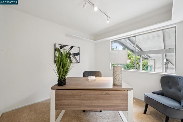 12 La Cresta Rd, Orinda CA: https://media.crmls.org/mediaz/03d19a0d-0354-43fd-94fa-ce2a066438b7.jpg