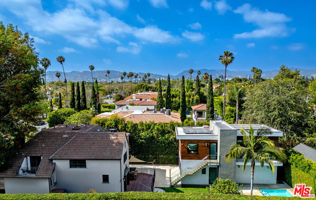 338 S Highland Avenue, Los Angeles CA: https://media.crmls.org/mediaz/03d1b773-2b88-4185-be65-84df9163861d.jpg