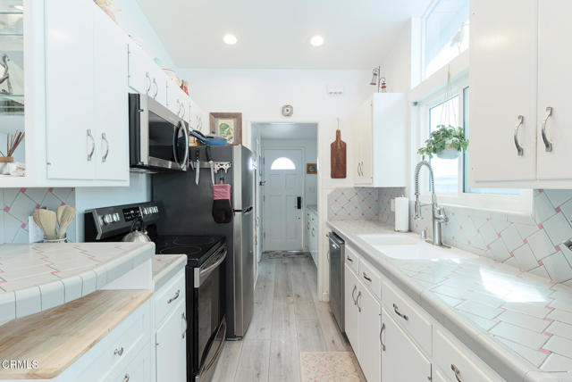 Detail Gallery Image 10 of 33 For 1089 Belfast Ln, Ventura,  CA 93001 - 3 Beds | 2 Baths