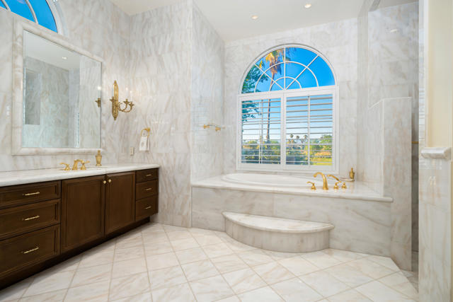 80614 Via Pessaro, La Quinta CA: https://media.crmls.org/mediaz/03d231c2-ead0-48d8-bffc-373943adb9a3.jpg