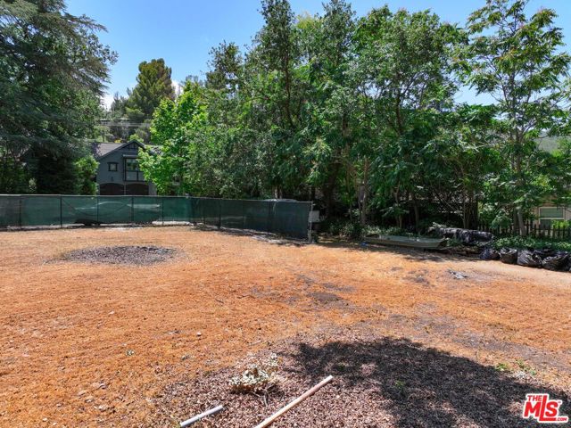 29255 S Lakeshore Drive, Agoura Hills CA: https://media.crmls.org/mediaz/03d27590-1323-4fae-aa6e-17cf2d55fa91.jpg