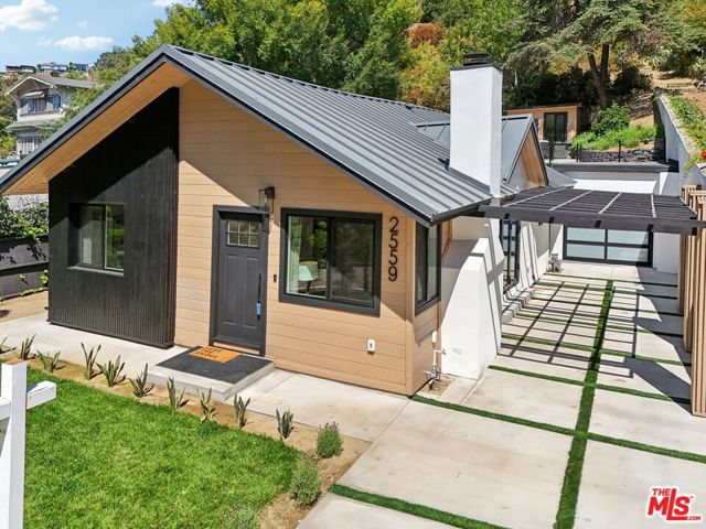 2559 Glen Green Street, Los Angeles, California 90068, 2 Bedrooms Bedrooms, ,2 BathroomsBathrooms,Single Family Residence,For Sale,Glen Green,24424967