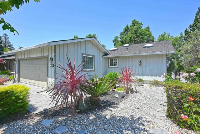 727 Paradise Valley Ct, Danville CA: https://media.crmls.org/mediaz/03d2d824-61d3-4338-acfa-2136785ce337.jpg