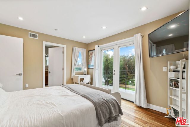 436 Levering Avenue, Los Angeles CA: https://media.crmls.org/mediaz/03d4d0cd-5c26-4bcd-a85a-8eb9084d790b.jpg