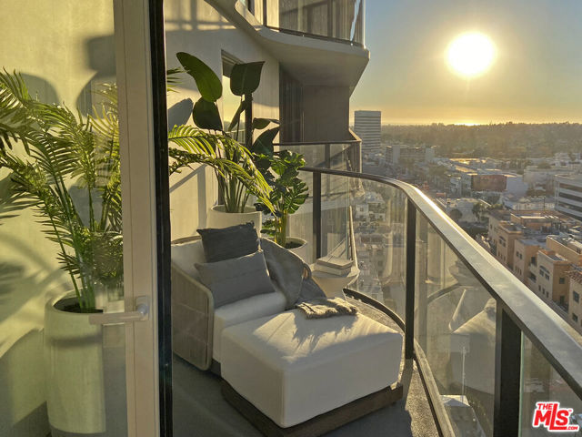 11750 Wilshire Boulevard, Los Angeles CA: https://media.crmls.org/mediaz/03d51507-5ef6-4046-956a-684beebd064b.jpg