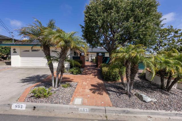 951 Skylark Dr, La Jolla CA: https://media.crmls.org/mediaz/03d516f2-b975-4438-a485-fd806a9ad534.jpg