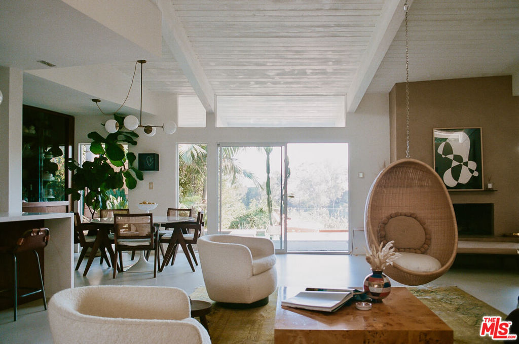 https://media.crmls.org/mediaz/03d52b13-8b28-4bf6-99a3-b75d96899f0e.jpg?preset=X-Large