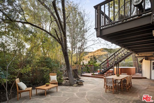 20500 Paradise Lane, Topanga CA: https://media.crmls.org/mediaz/03d590ed-5392-443d-8724-cd2f8c294211.jpg