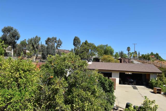 10703 Oak Creek Drive, Lakeside CA: https://media.crmls.org/mediaz/03d5951c-55ed-4cdb-b5c8-504f7e22cb8b.jpg