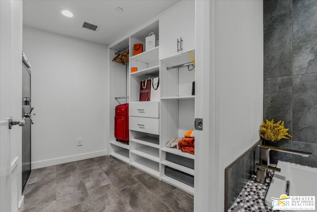 MLS #25563805PS image #24