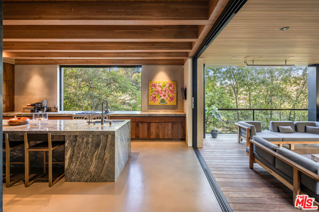 9551 Oak Pass Road, Beverly Hills CA: https://media.crmls.org/mediaz/03d61884-ae66-43ac-b5d8-91f8a4ced747.jpg