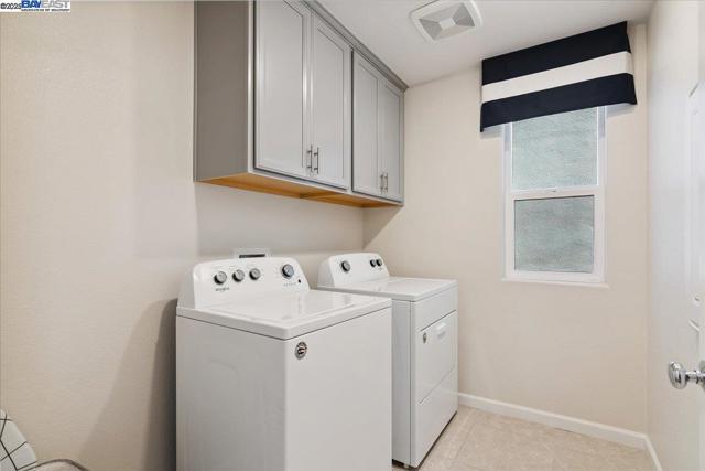 5352 Guenoc Valley Ln, Antioch CA: https://media.crmls.org/mediaz/03d66f6b-0220-425d-8f6b-5b3701b287e6.jpg