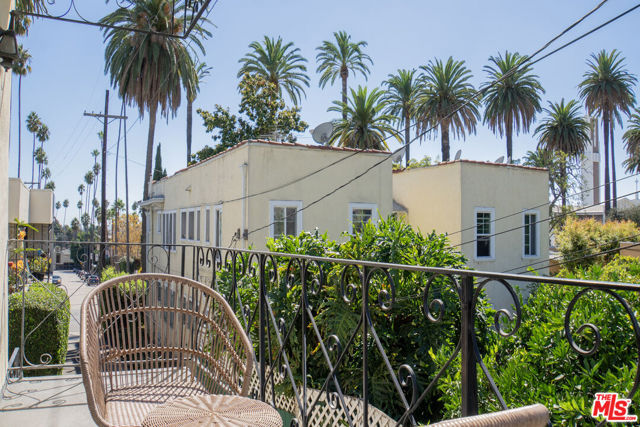 4579 Ambrose Avenue, Los Angeles CA: https://media.crmls.org/mediaz/03d6a2c5-55e0-435c-910d-e73fb08b81c2.jpg