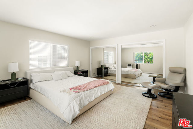 151 S Rexford Drive, Beverly Hills CA: https://media.crmls.org/mediaz/03d740d3-e8f9-4683-afb7-d70e1617c7a7.jpg