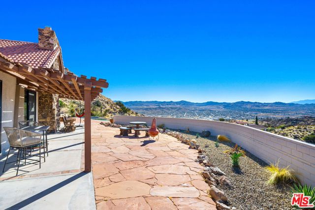 57387 San Juan Road, Yucca Valley CA: https://media.crmls.org/mediaz/03d76b36-c144-4dfb-aab1-3bde48d1a1e7.jpg