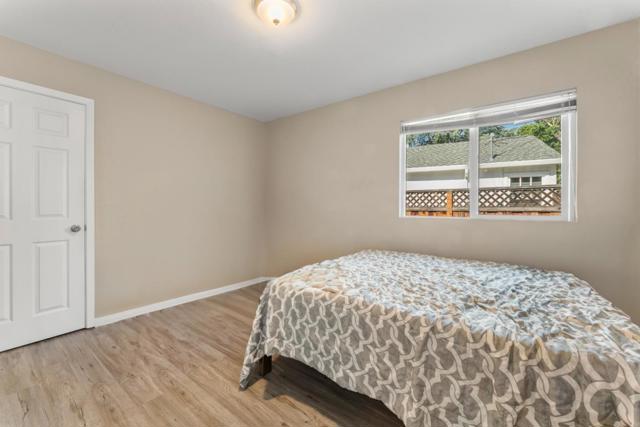 4 Athlone Way, Menlo Park CA: https://media.crmls.org/mediaz/03d77498-4334-450c-b9be-596e51b79915.jpg