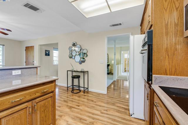 9140 Tangerine St, San Ramon CA: https://media.crmls.org/mediaz/03d7e84d-852a-4590-9b50-7152a2481414.jpg