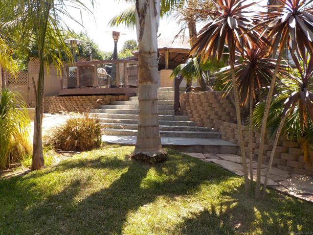 1153 Crest Dr, Encinitas CA: https://media.crmls.org/mediaz/03d80c52-e035-4f95-aec3-bb66c9126506.jpg