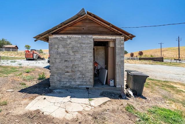 3000 Coppa Court, Hollister CA: https://media.crmls.org/mediaz/03d824b6-ff7b-4dc1-a352-e9d91598ef45.jpg