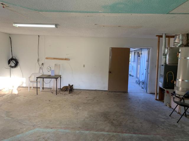 9109 Huntley Road, Fallbrook CA: https://media.crmls.org/mediaz/03d82b03-35e1-4268-a38f-49fbdf8d6b29.jpg