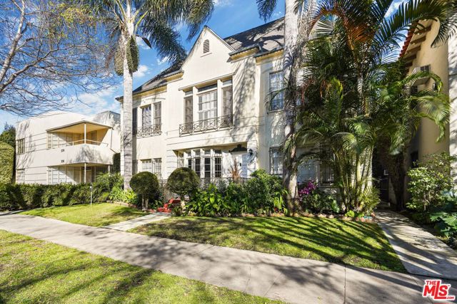 228 S REEVES Drive, Beverly Hills CA: https://media.crmls.org/mediaz/03d89326-2faa-408f-92e0-3147c813531f.jpg