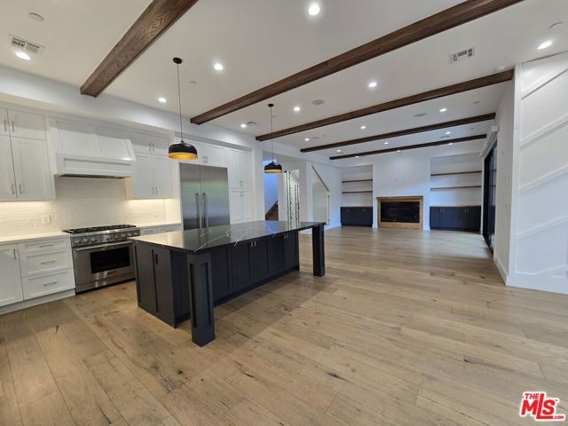 18026 Valley Vista Boulevard, Encino CA: https://media.crmls.org/mediaz/03d8ab02-b54d-43b5-9eaa-2e8c1ece6230.jpg