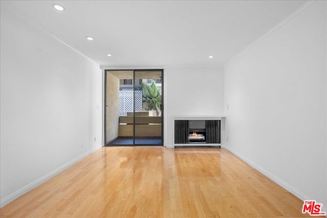 740 North Kings Road, 114 photo 6