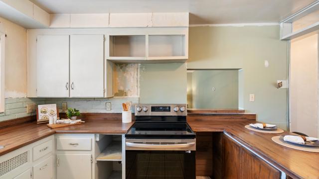 Detail Gallery Image 12 of 38 For 9318 Campo Rd, Spring Valley,  CA 91977 - 3 Beds | 2 Baths