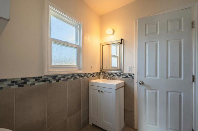 121 OAK Street, Salinas CA: https://media.crmls.org/mediaz/03d91ee5-3480-4122-8867-d1145062e42b.jpg