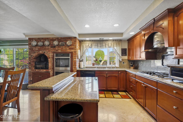 744 Calle Las Colinas, Newbury Park CA: https://media.crmls.org/mediaz/03d92a0b-4db6-414b-b03e-c2812d75dd54.jpg