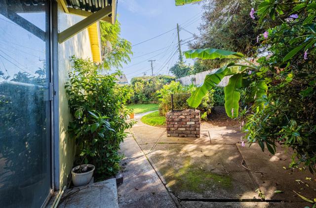 217 Iris Drive, Salinas CA: https://media.crmls.org/mediaz/03d92e20-17f6-4ab6-8a23-9828bc2b5178.jpg