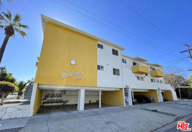 561 N Sweetzer Avenue, West Hollywood CA: https://media.crmls.org/mediaz/03d94b3f-52b9-470d-a74c-d511800d1244.jpg