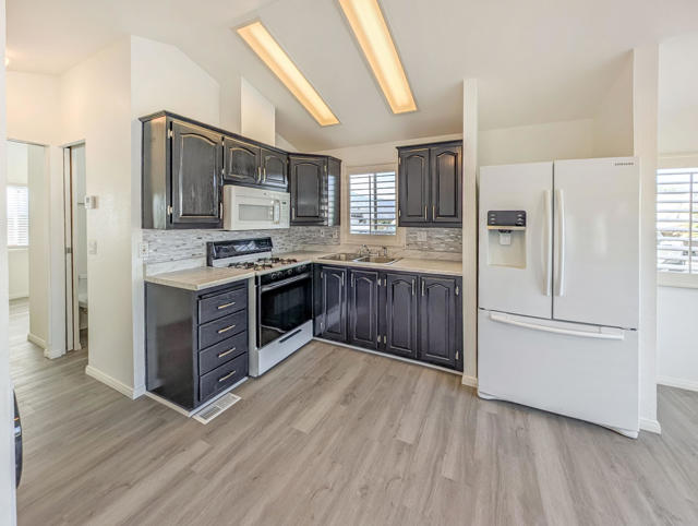 70200 Dillon Road, Desert Hot Springs CA: https://media.crmls.org/mediaz/03d95783-ae3e-4aad-ad10-ecfb2a98d365.jpg