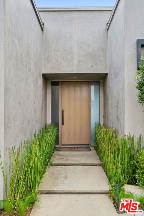 4 Bed Home for Sale in Los Angeles, California