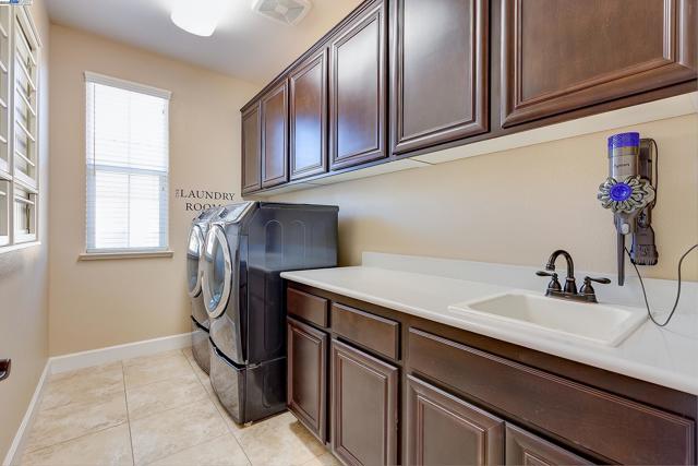 Image 46 of 60 For 2394 Amantea Way
