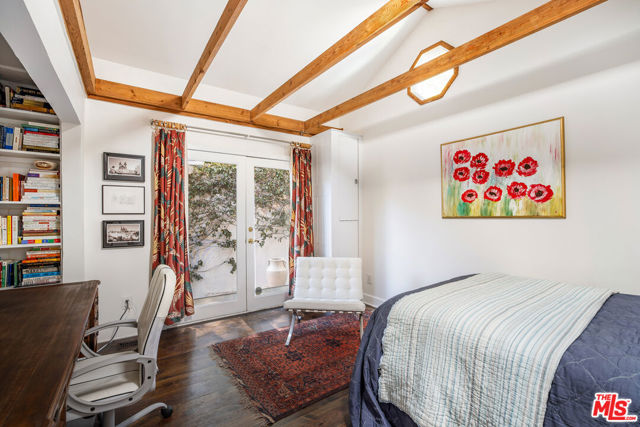 1647 N Beverly Glen Boulevard, Los Angeles CA: https://media.crmls.org/mediaz/03da1c18-cfef-46d9-9b9a-197615e4a95b.jpg