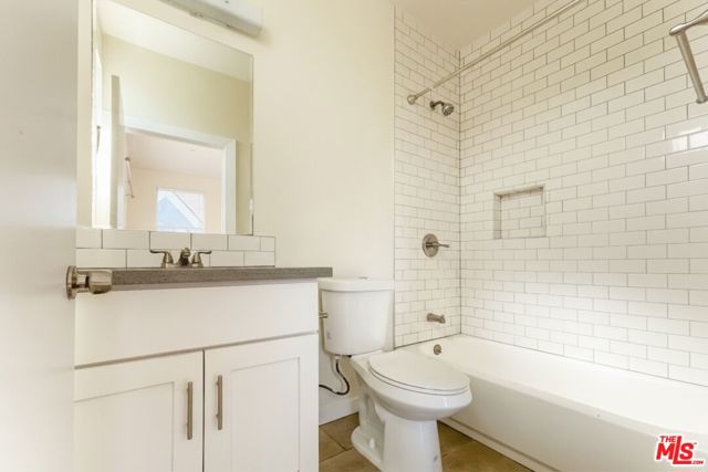 6178 Aldama Street, Los Angeles CA: https://media.crmls.org/mediaz/03daf8a5-3fb2-4d52-94ec-eaa9f4e9c7ba.jpg