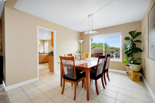 11868 Bloomington Way, Dublin CA: https://media.crmls.org/mediaz/03db2c09-fc3f-46e5-97de-7d74b759290a.jpg