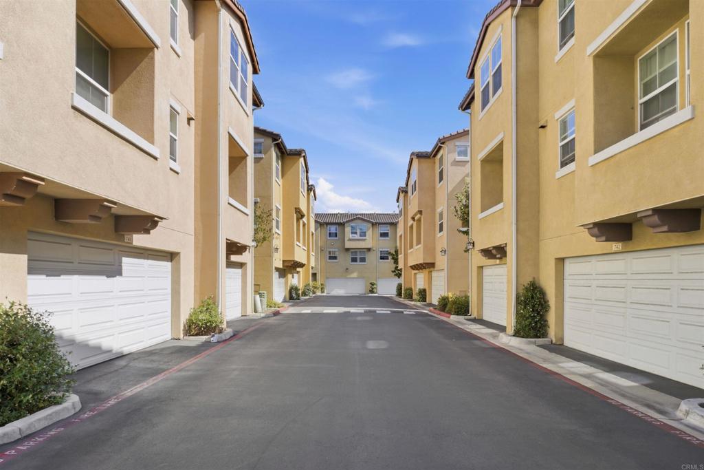 https://media.crmls.org/mediaz/03db4d58-4187-45fc-be74-ed9da00b9810.jpg?preset=X-Large